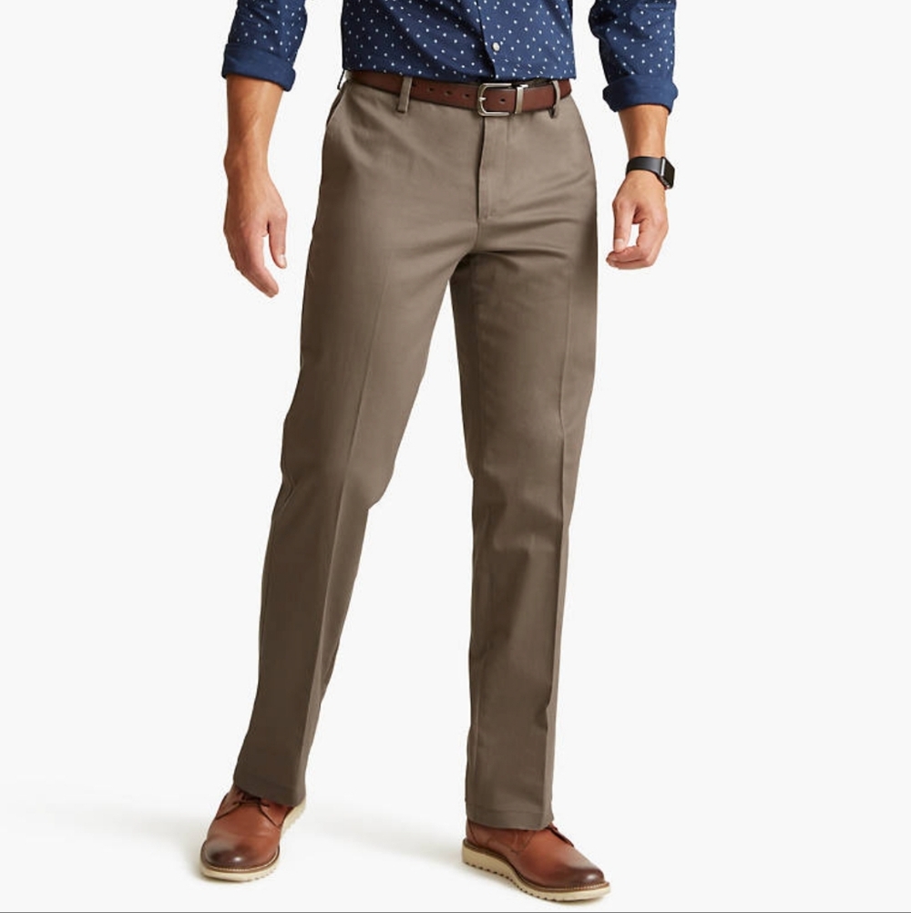 Dockers Never-iron Essential Khaki Stright Fit W34/L32 Khaki Color